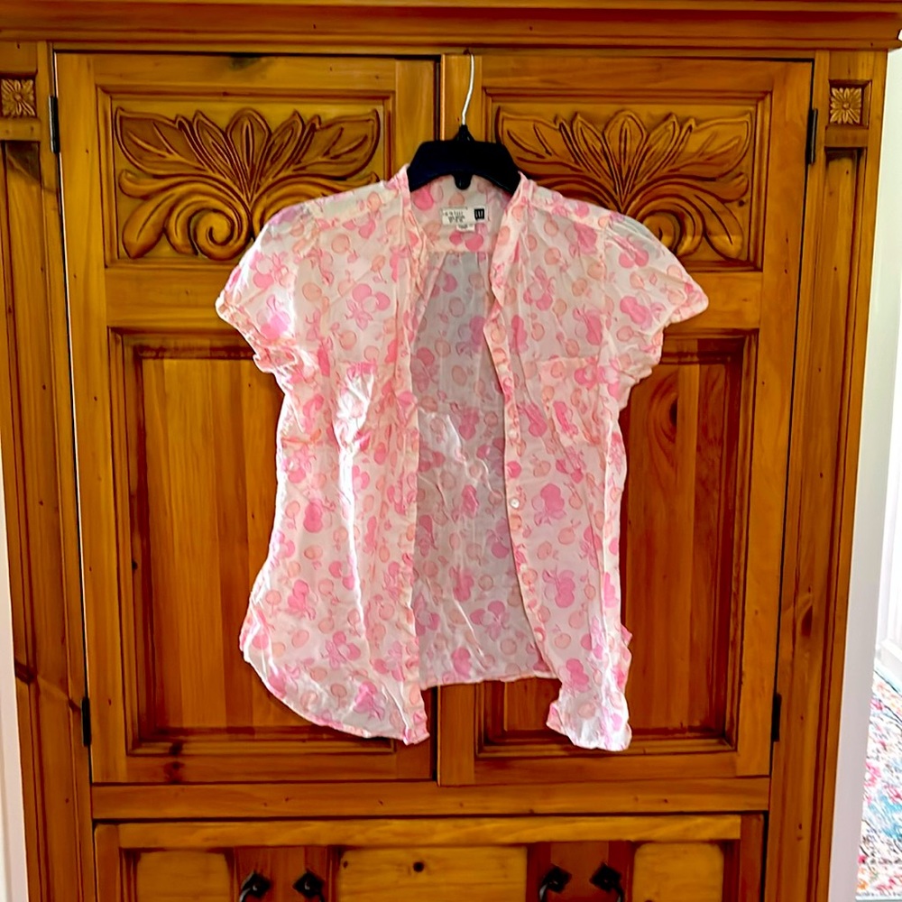Cute pink shirt, size 6 by gap